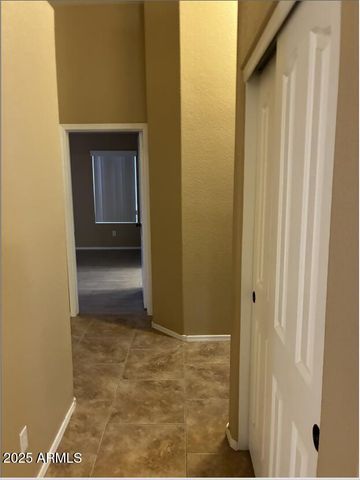 1041 E SILVERWOOD Drive, Phoenix, AZ 85048