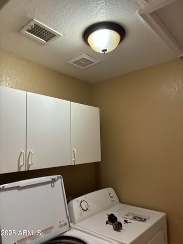 1041 E SILVERWOOD Drive, Phoenix, AZ 85048