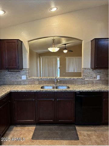 1041 E SILVERWOOD Drive, Phoenix, AZ 85048