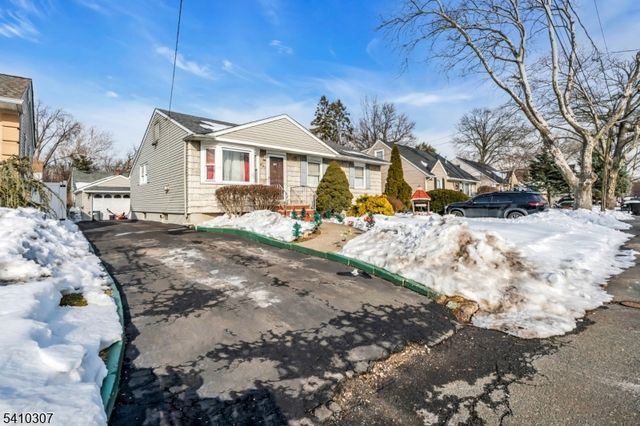 693 Hemlock St, Rahway City, NJ 07065