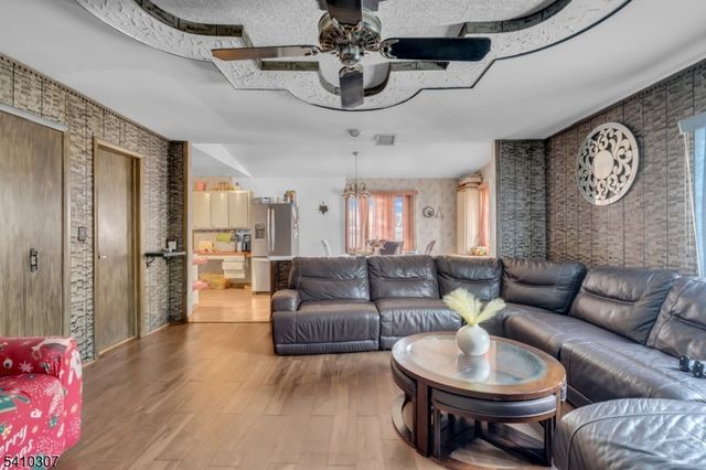 693 Hemlock St, Rahway City, NJ 07065