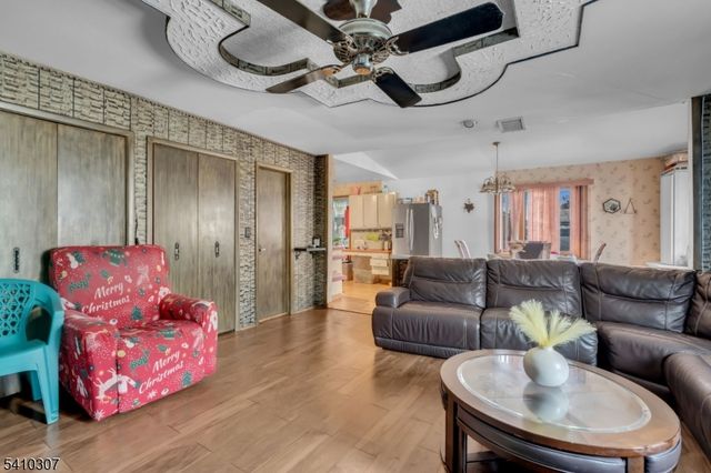 693 Hemlock St, Rahway City, NJ 07065