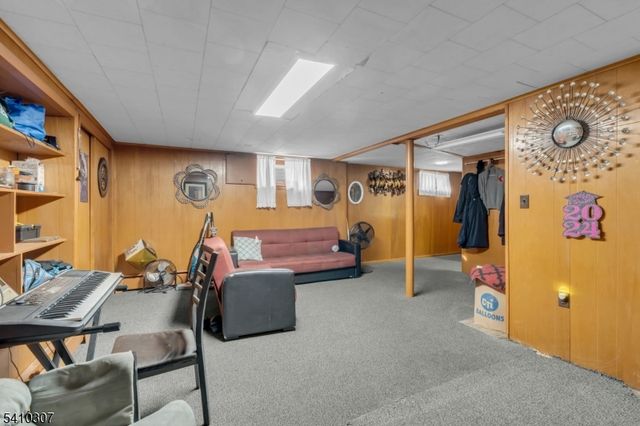 693 Hemlock St, Rahway City, NJ 07065