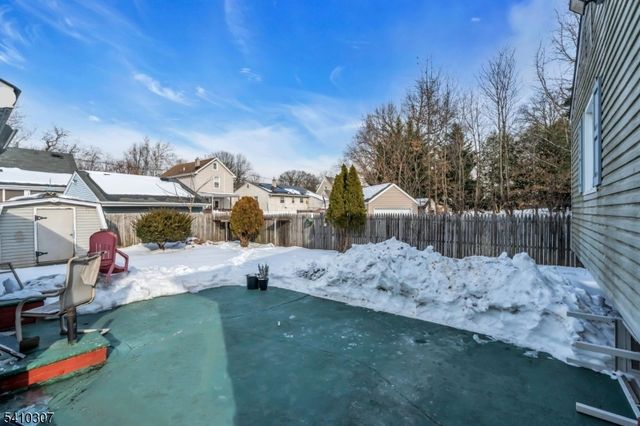 693 Hemlock St, Rahway City, NJ 07065