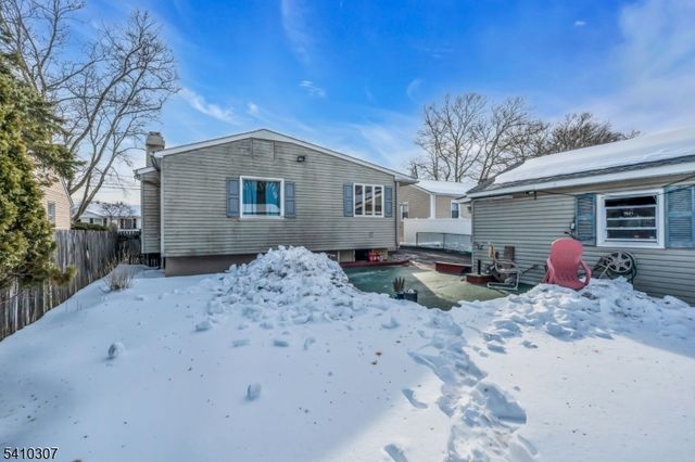 693 Hemlock St, Rahway City, NJ 07065