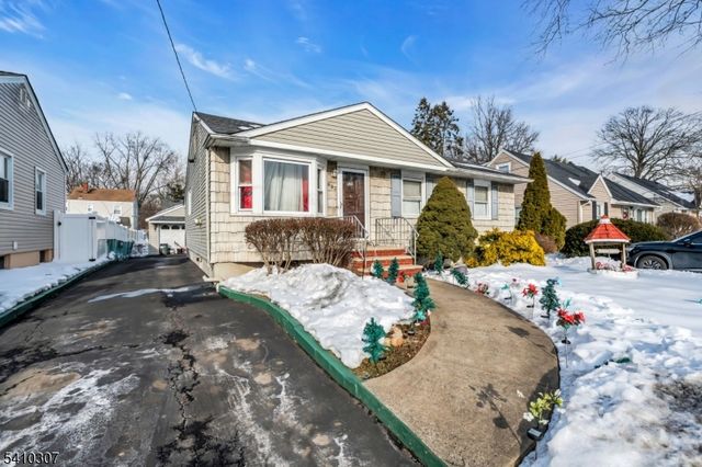 693 Hemlock St, Rahway City, NJ 07065