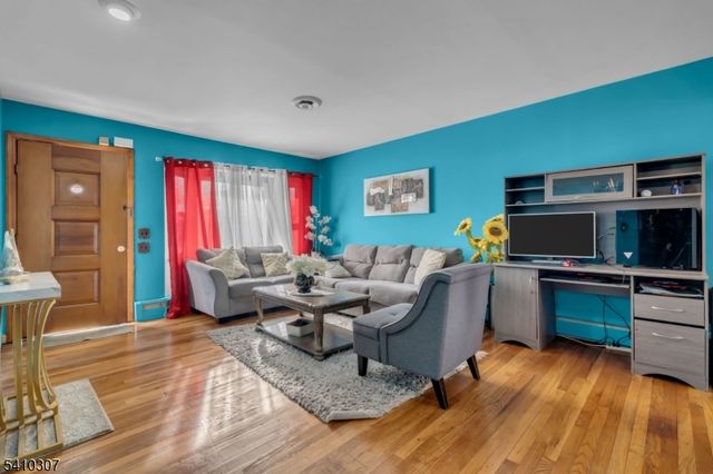 693 Hemlock St, Rahway City, NJ 07065