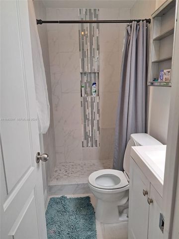 2220 N 57th Way 2, Hollywood, FL 33021