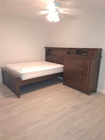 2220 N 57th Way 2, Hollywood, FL 33021