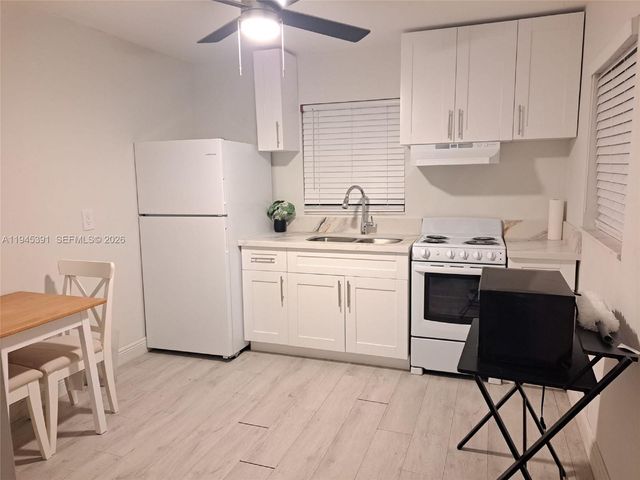 2220 N 57th Way 2, Hollywood, FL 33021