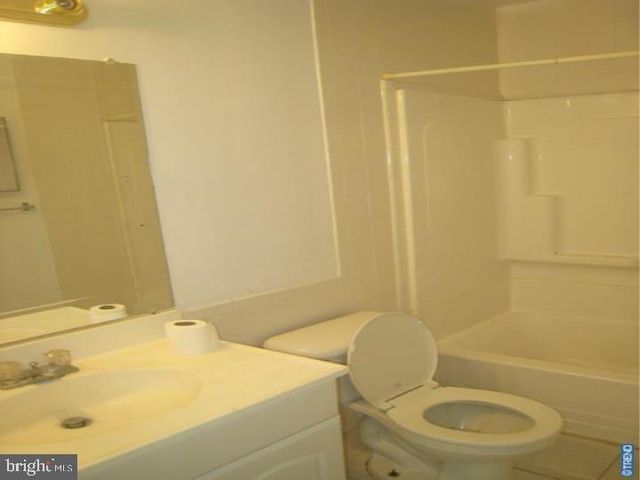 37 W LAKEVIEW AVE, Oaklyn, NJ 08107