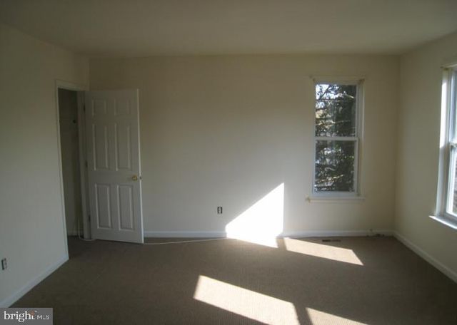 37 W LAKEVIEW AVE, Oaklyn, NJ 08107
