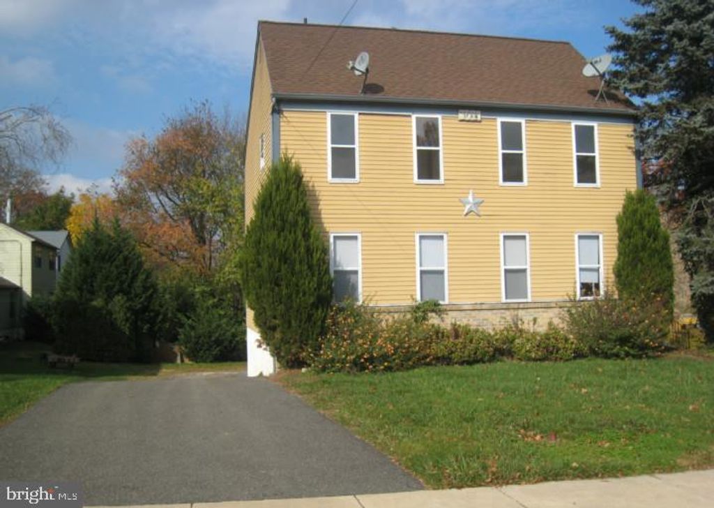 37 W LAKEVIEW AVE, Oaklyn, NJ 08107