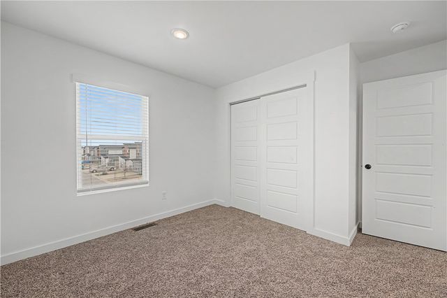 651 St Charles Place, Bentonville, AR 72713