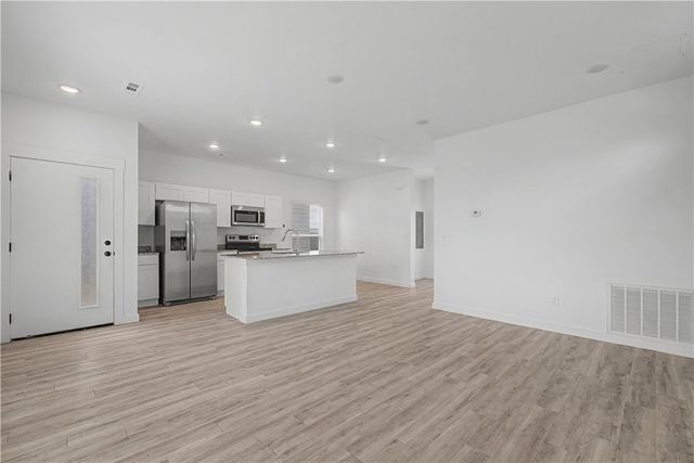 651 St Charles Place, Bentonville, AR 72713