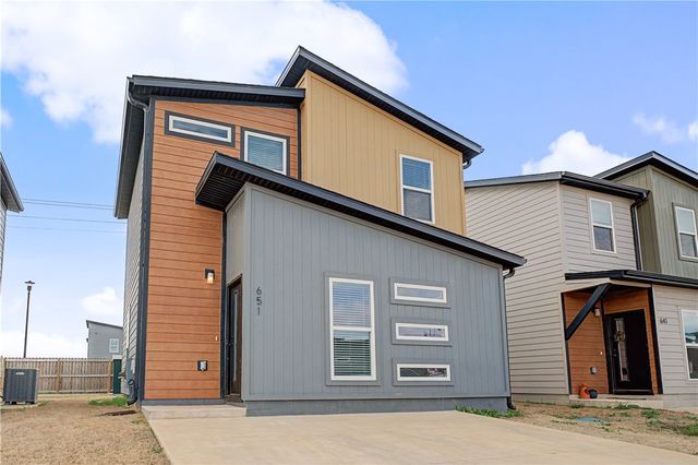 651 St Charles Place, Bentonville, AR 72713