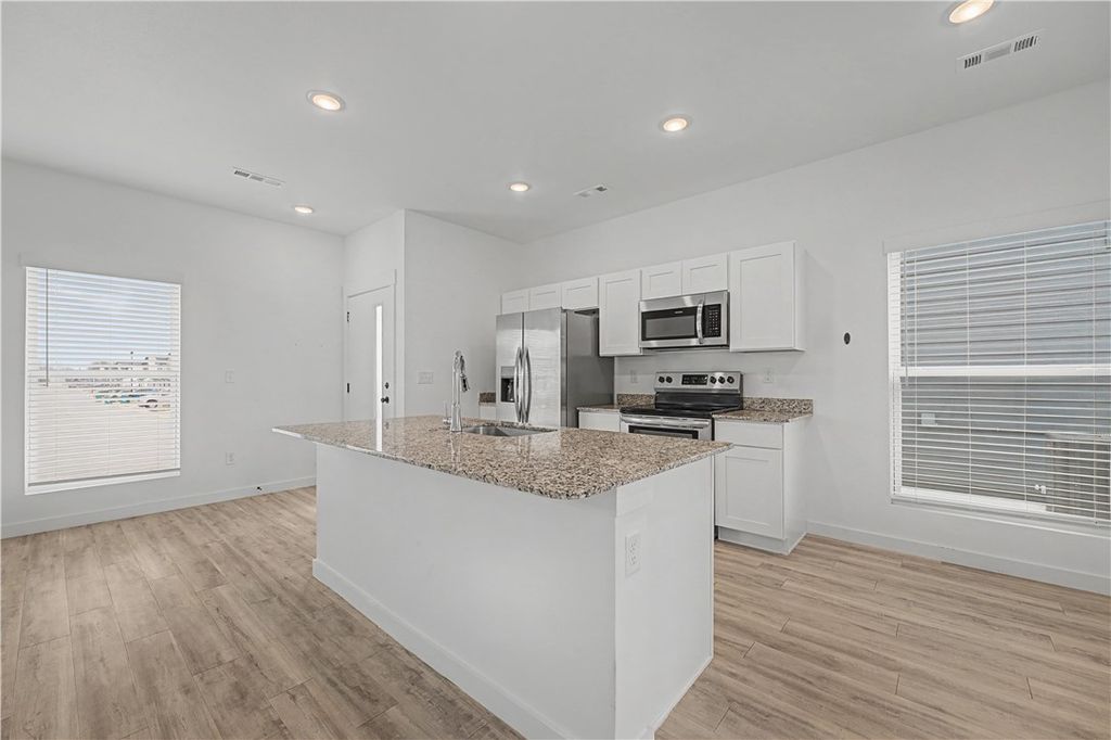 651 St Charles Place, Bentonville, AR 72713