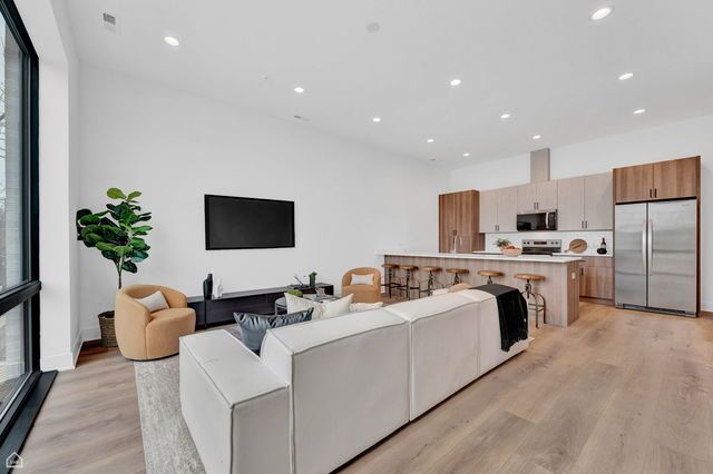 1612 W Hastings Street 301, Chicago, IL 60608