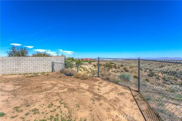 7045 Oak Hill Road, Oak Hills, CA 92344