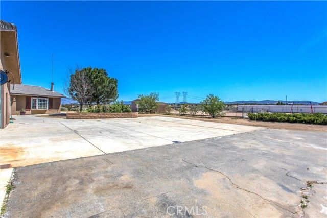 7045 Oak Hill Road, Oak Hills, CA 92344