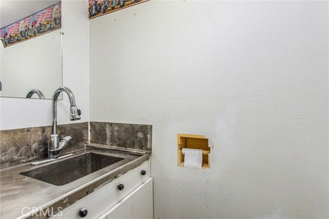 7045 Oak Hill Road, Oak Hills, CA 92344