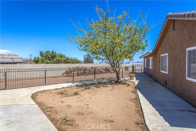 7045 Oak Hill Road, Oak Hills, CA 92344