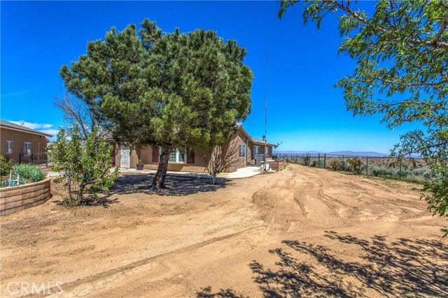 7045 Oak Hill Road, Oak Hills, CA 92344