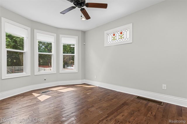 2493 Fischer, Detroit, MI 48214