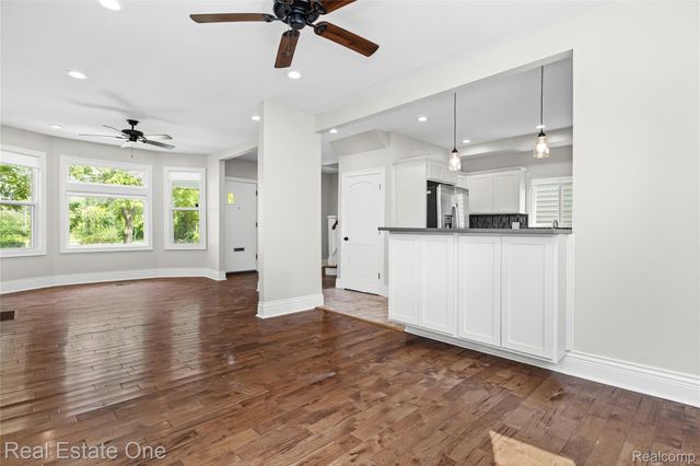 2493 Fischer, Detroit, MI 48214