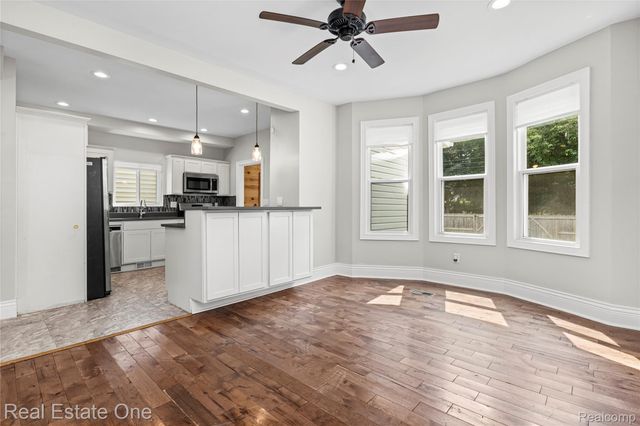 2493 Fischer, Detroit, MI 48214