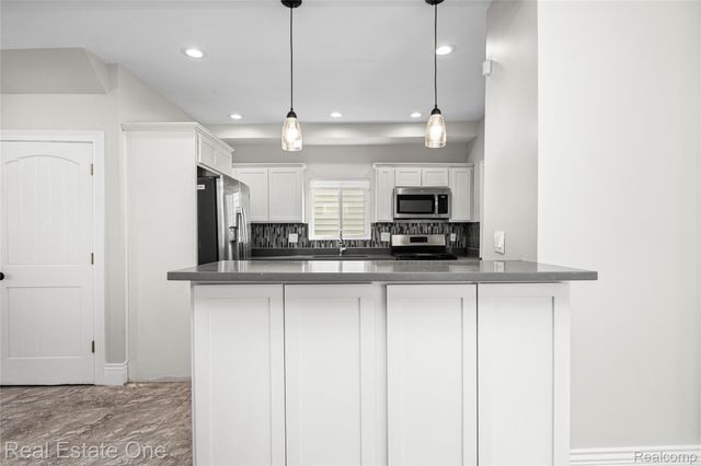2493 Fischer, Detroit, MI 48214