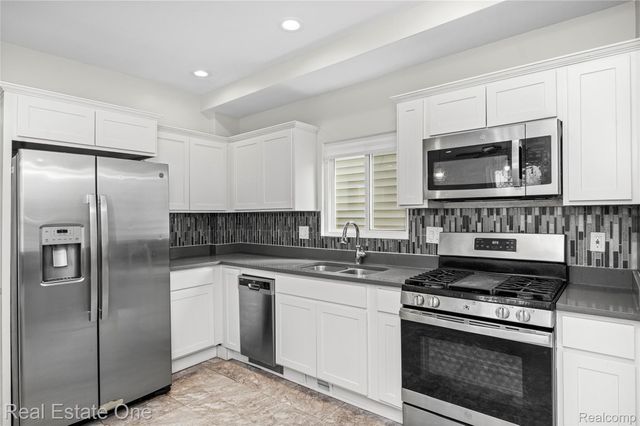 2493 Fischer, Detroit, MI 48214