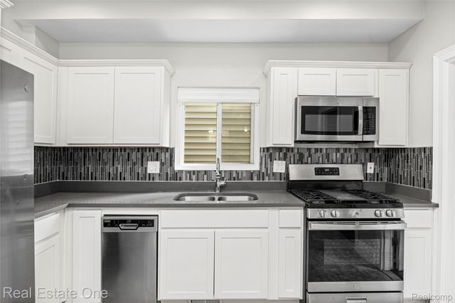 2493 Fischer, Detroit, MI 48214