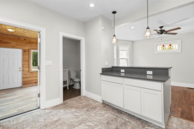 2493 Fischer, Detroit, MI 48214