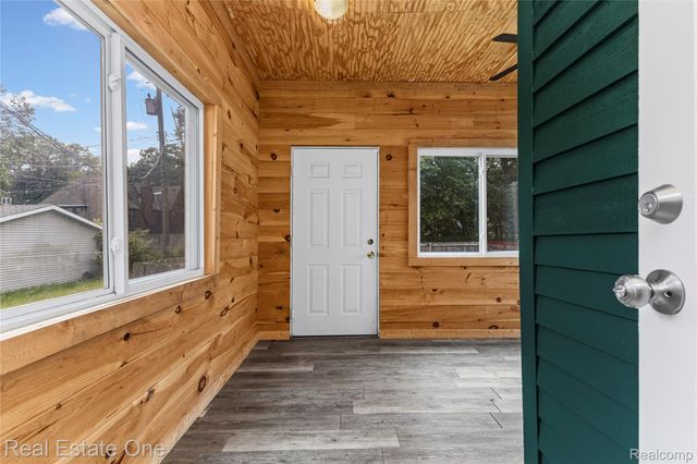 2493 Fischer, Detroit, MI 48214