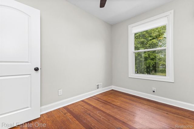 2493 Fischer, Detroit, MI 48214