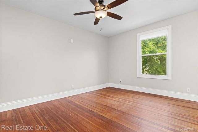 2493 Fischer, Detroit, MI 48214