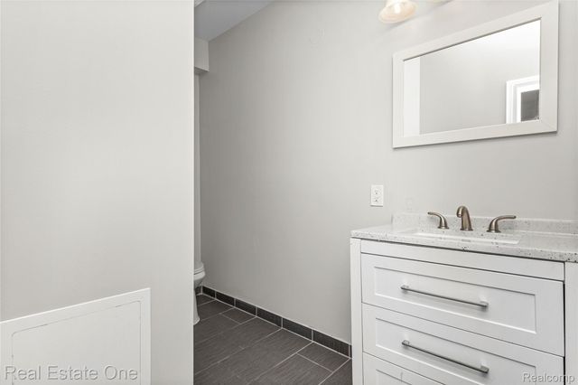 2493 Fischer, Detroit, MI 48214