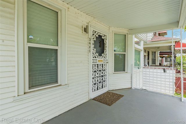 2493 Fischer, Detroit, MI 48214