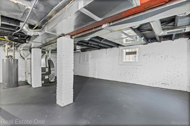 2493 Fischer, Detroit, MI 48214