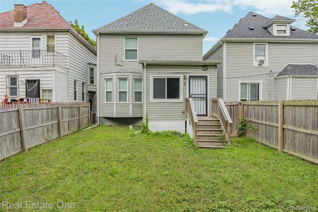 2493 Fischer, Detroit, MI 48214