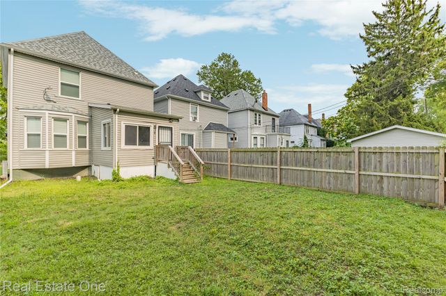 2493 Fischer, Detroit, MI 48214