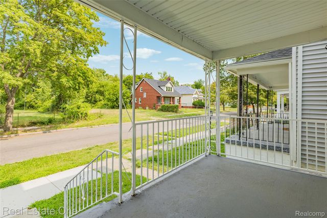 2493 Fischer, Detroit, MI 48214