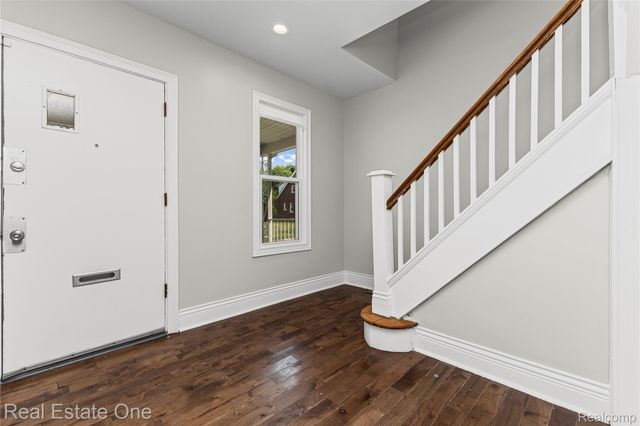 2493 Fischer, Detroit, MI 48214