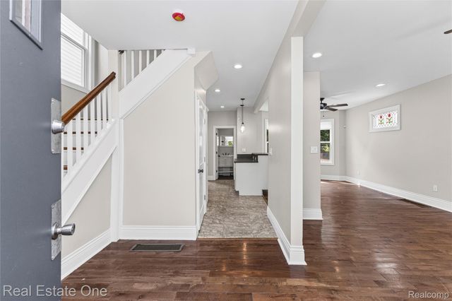 2493 Fischer, Detroit, MI 48214