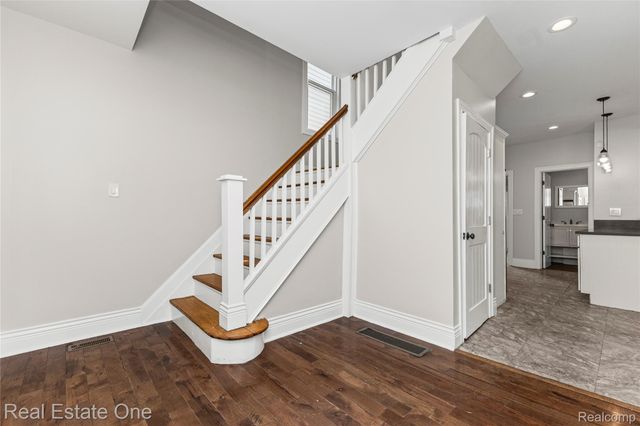 2493 Fischer, Detroit, MI 48214