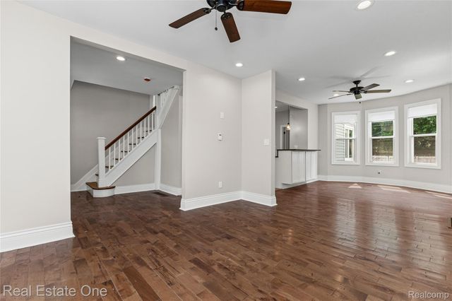 2493 Fischer, Detroit, MI 48214