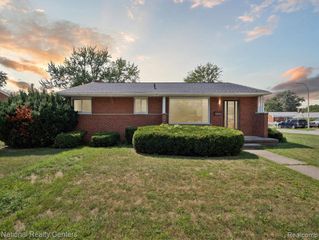 9871 Denne Street, Livonia, MI 48150