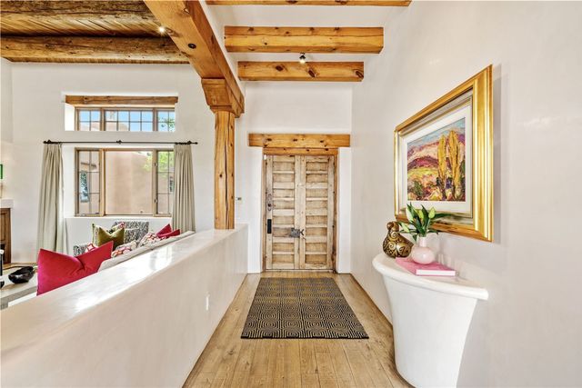 22 Rising Moon, Santa Fe, NM 87506