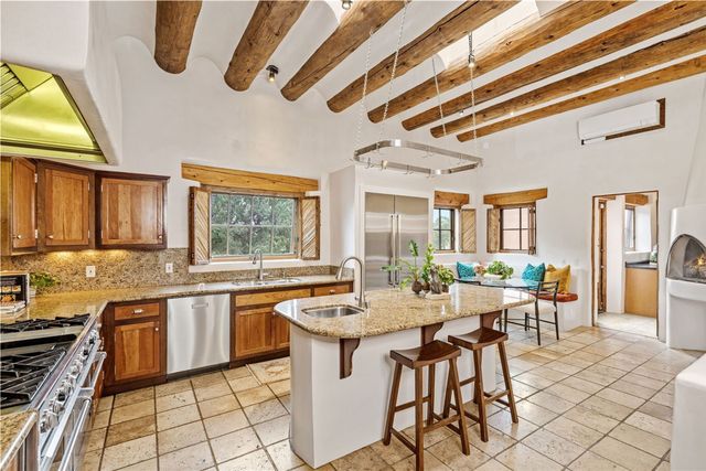 22 Rising Moon, Santa Fe, NM 87506